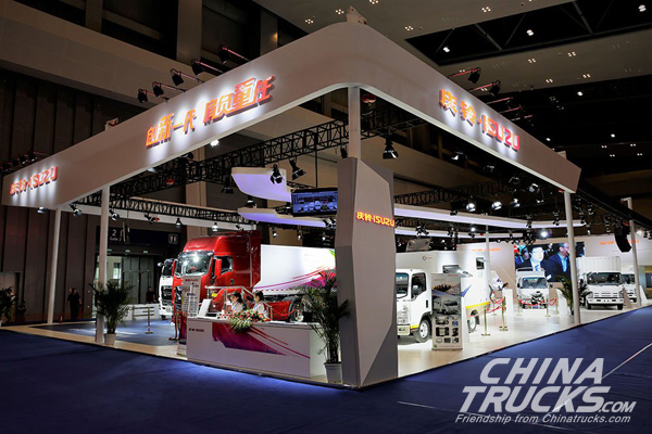Qingling GIGA and the Other 8 Star Products Displayed at Cho<em></em>ngqing Autoshow