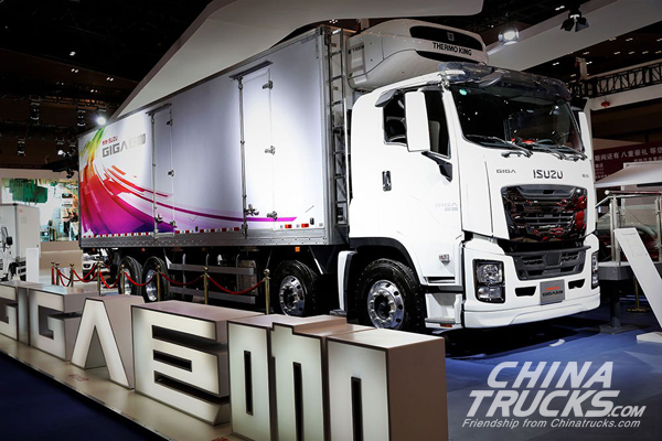 Qingling GIGA and the Other 8 Star Products Displayed at Cho<em></em>ngqing Autoshow