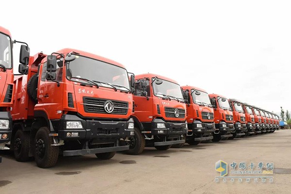 Do<em></em>ngfeng Delivers 48 Units Tianlong Trucks to Ningxia for Operation
