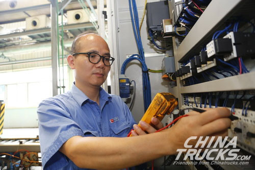 Two Staff Members of Yuchai Won the 13th Skills Awards of China and the Title of National Technical Experts