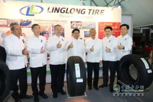 Two Thai Deputy Prime Ministers Visited Linglong Booth at “Buengkan Rubber Expo 2017”