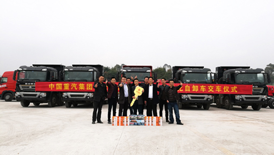 Sinotruck Delivers 12 Howo T5G Dumpers to Its Customers in Chongqing