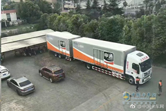 China’s First Hongyan Genlyon C500 Centre-axle Cargo Truck Hits the Road