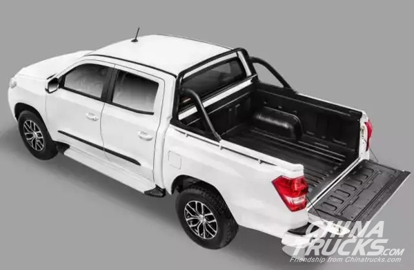 First Dongfeng Yufeng High-end Pickup P16 Makes its Debut in Kunming