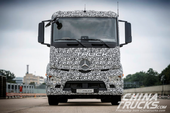 Daimler Presents Its Mercedes-Benz Urban eTruck Before Tesla