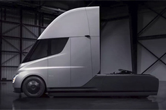 Tesla Unveils All-Electric Semi-Truck with 500-Mile Range