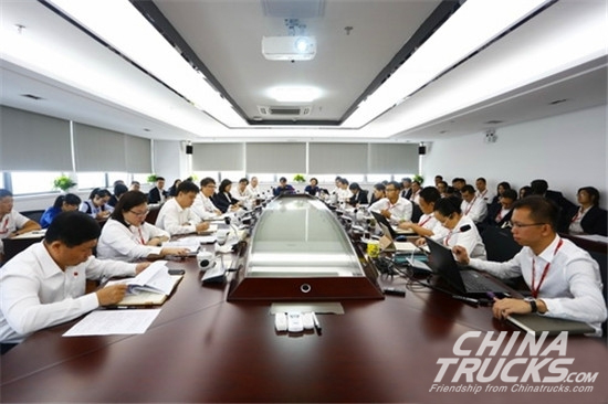On October 31, 2017 Performance Analysis of First Three Quarters was held in Yuchai Group. Relevant information comprehensively releases that the guiding principle of “Value Efficiency, Ensure Safety and Safeguard Health” is implemented, the operation performance of the group maintains good momentum, the optimization of business structure yields prominent effect, and capability of control and risk resistance is effectively improved.  In the first three quarters, the sales revenue reached over RMB 26 billion, a year-on-year growth of 17.67%. Meanwhile, 15 subsidiaries under the group system have yielded remarkable year-on-year growth in sales revenue, and 8 subsidiaries have gained significant year-on-year increase in net margin. Among key subsidiaries, Guangxi Yuchai Logistics Group Co., Ltd. obtained a year-on-year growth of 38% in operation revenue, in which the increase rate of commercial vehicle approached 90%; the gross profit rate and net profit rate of logistics share saw prominent growth, and developed better operation capability compared with previous years; the sales volume of powered engine of Yuchai Group reached 74,900 units, contributing a sales revenue growth of over 21%; the sales revenue of Guangxi WatYuan Filtration System Co., Ltd. witnessed a year-on-year increase of over 13%, and 172 new products finished development laid a solid foundation for future development; various operational indicators of Guangxi Yuchai Special Purpose Vehicle Co., Ltd. was moving in the promising direction, with the operation revenue realizing a year-on-year substantial growth, diverse businesses achieving phased objectives in transformation, Demonstration Project on Intelligent Urban Waste Collection System implementing, and the current order of clean-energy engine automobile mounting to more than 2,000 units.