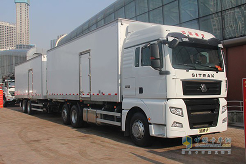 Sinotruk SITRAK C7H 6×2 Central-axle Cargo Truck