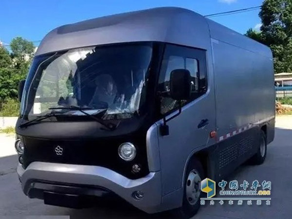 Yinlong Launches Electric Truck with Driving Range of 500 km