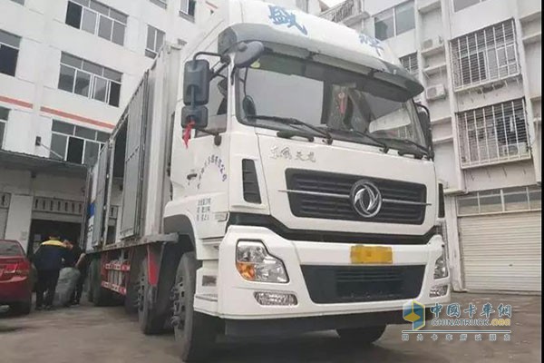 Dongfeng Kinland 8×4 Truck Beats Imported Trucks