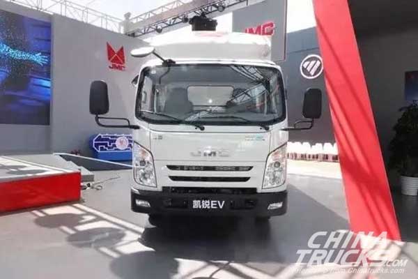 JMC Brought a Light-duty Truck and an Electric Truck on Display at Auto China 20