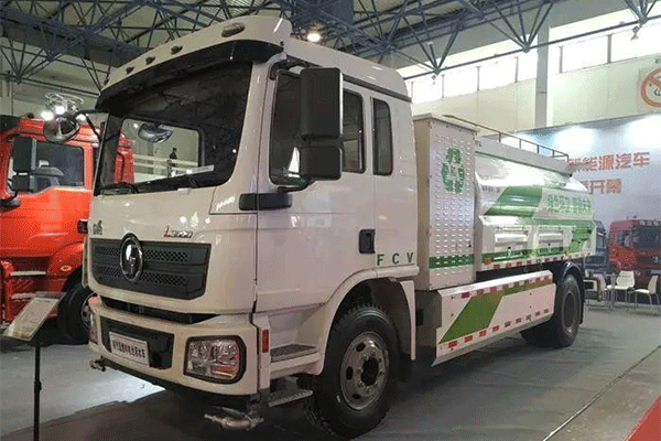 Dayun Motor and Shaanqi Display New Electric Trucks in Beijing 