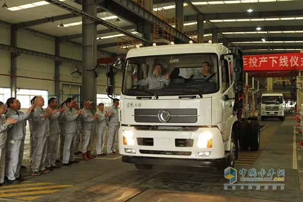 Dongfeng Rolls Off Its First KR Full Electric Sanitation Vehicles