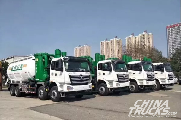 Foton Delivers Auman Suction Sewage Trucks to Shougang Group for Operation
