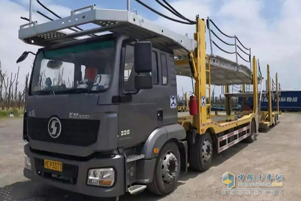 SHACMAN Develops a New Sedan-Transporting Truck