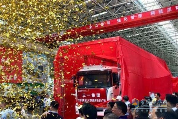 China’s First All-Electric Autonomous Mixer Truck Rolls Off Line