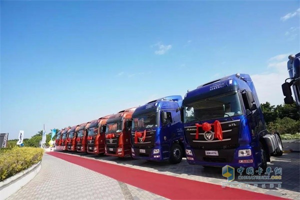 Foton Daimler Delivers 130 Units Auman Port Vehicles to Customers in Guangzhou