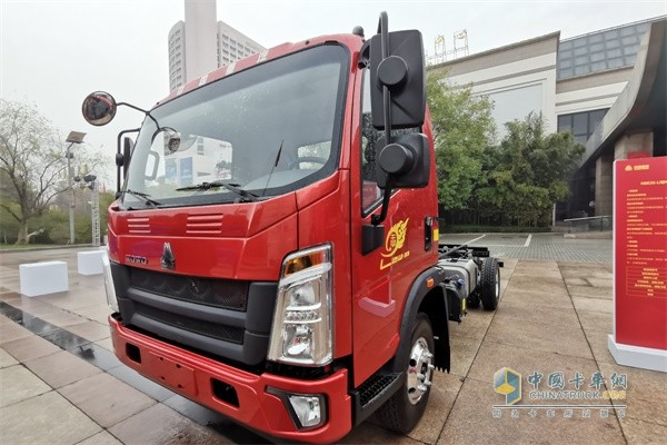 CNHTC Rolls Out Five New Vehicles at 2020 Business Conference in Jinan