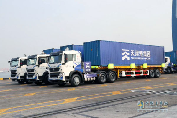 25 Units CNHTC Autonomous Electric Trucks Arrive in Tianjin Port for Operation