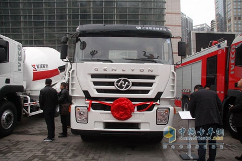 Hongyan Genlyon 4×2 290HP Road-block Removal Truck