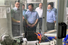Tan Xuguang Learns the Development and Application of Hydrogen Fuel Cell