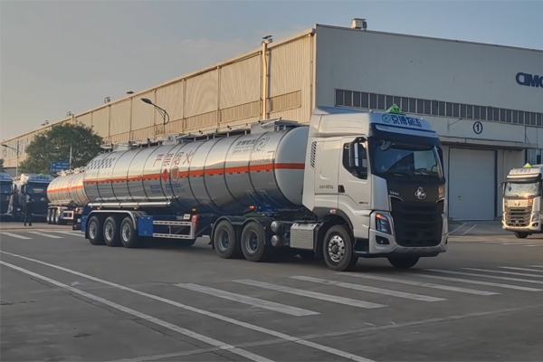 CIMC RUIJIANG Delivered Hundreds of Ultralight Stainless Steel Tank Trucks