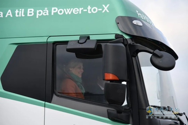 Danish Minister for Transport Tests Tun Geely FarizonTruck Run on E-methanol