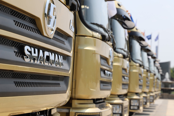 First Batch of over 200 SHACMAN F3000 Trailer Trucks Sending off to Mongolia