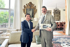 Chinaman of Weichai Group Met with Italian Ambassador to China