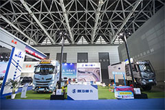 SHACMAN High-horsepower Natural Gas Trucks Displayed at Auto Show in NW China