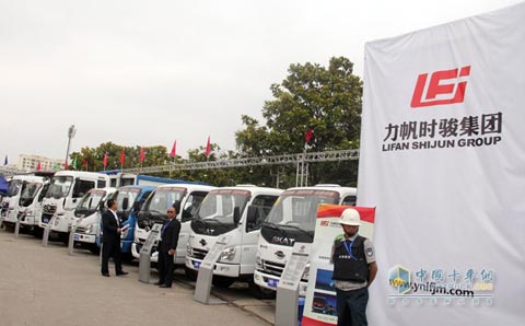 Lifan Shijun Shows in China South Asia Exhibition and Delivers 1,800 Heavy Trucks 