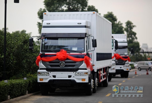 Sinotruk M5G Natural Gas Trucks with Broad Markets