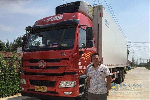 Old And New Jiefang Hanwag Truck Keeps Meat Fresh