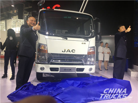 JAC Shuailing New National V Double Row Seat Light Truck Launched in Guangzhou Auto show