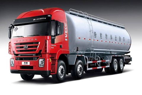 GENLYON 8×4 380Hp Powder Material Truck