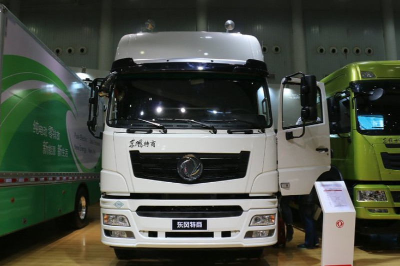 Dongfeng Special Commercial Vehicle 400HP 6X4 CNG Heavy Truck Euro 5 Tractor Unit(EQ4250GLN2)