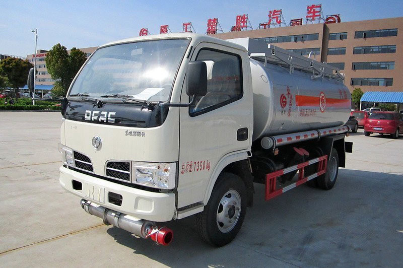 Dongfeng Duolika D6 102HP 4X2 Euro 5 Oil Tank Truck(DFZ5070GJY3BDFWXPSZ1)