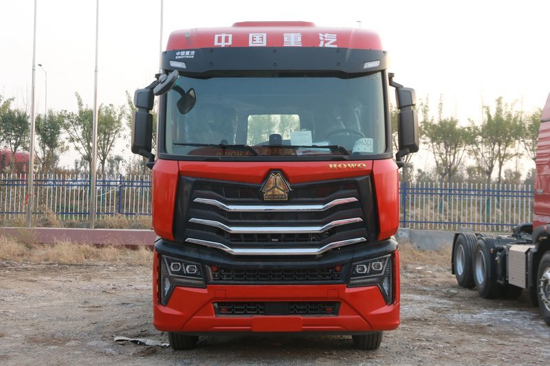 SINOTRUK HOWO Max Heavy Truck 460HP 6X4 CNG Euro 6 Tractor(ZZ4257V424KF1C)