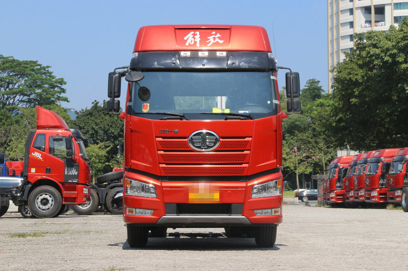 FAW Jiefang New J6P Heavy Truck 440HP 6X4 LNG Euro 6 Tractor(CA4250P66M25T1E6)