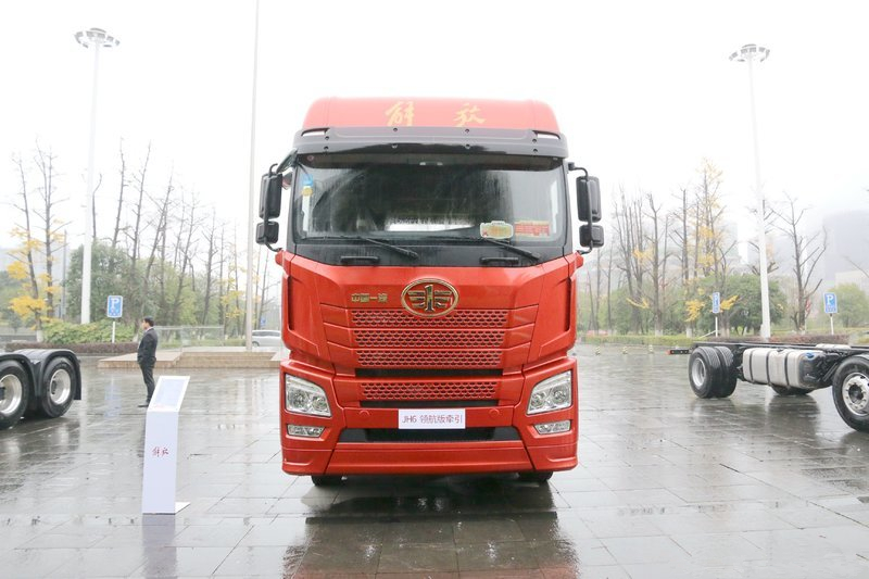 Jiefang Qingdao JH6 Pilot Edition 2.0 440HP 4X2 LNG Euro 6 Tractor(CA4183P25K2NE6A80)