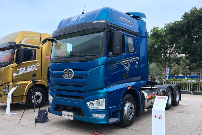 Jiefang J7 Heavy Truck 470HP 6X4 LNG Euro 6 AMT Tractor(CA4250P77M25T1E6)